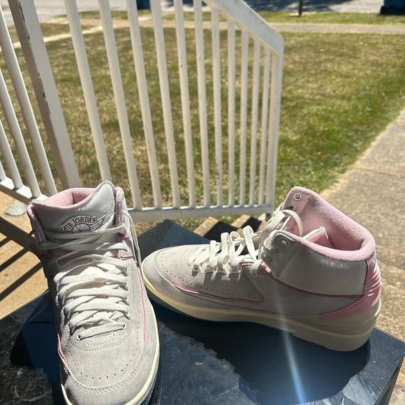 Pink Jordan 2’s - Picture 3 of 3